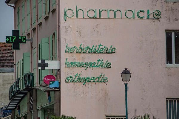 A typical pharmacie in France.