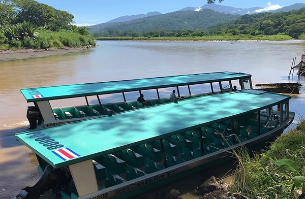 Riverboat in the Tárcoles River