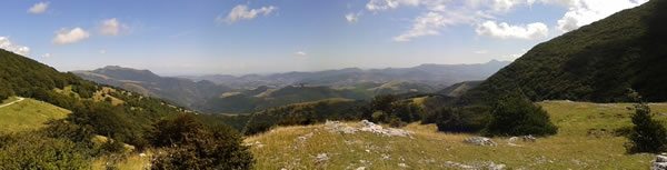 Rolling hills between Marche and Umbria provinces