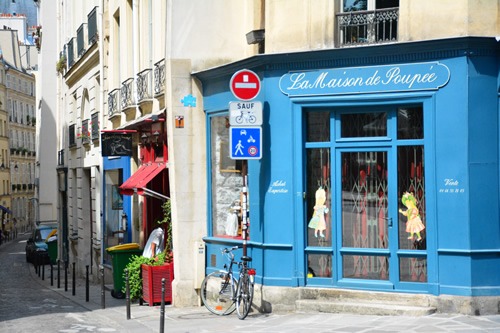 A typical backstreet in Paris