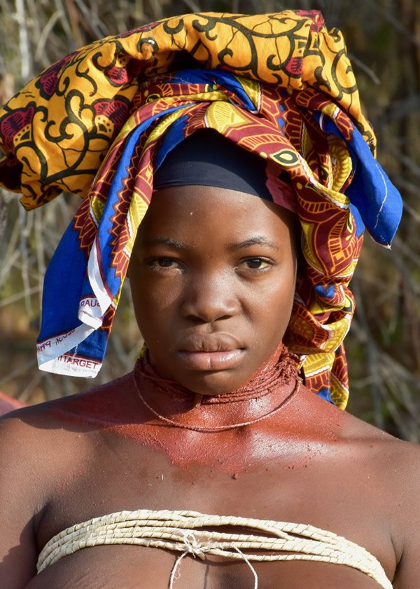 Nguendelengo women with 'rope bra'