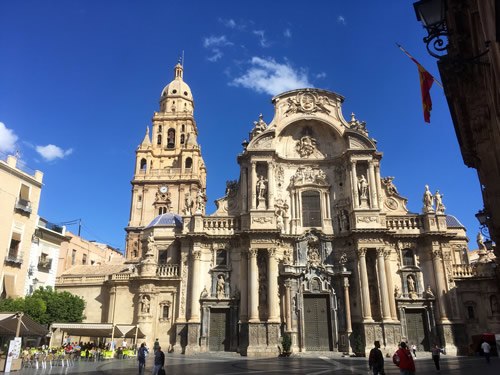 Visits to the Murcia Cathedral are possible