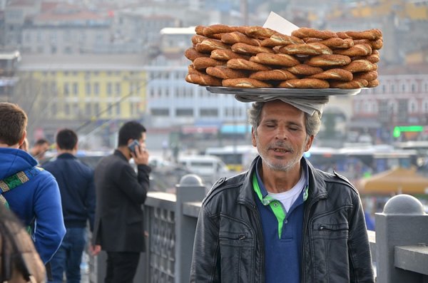 Man carrying bagels in Istanbul