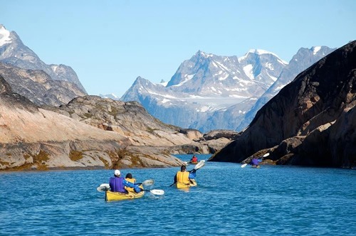 Group paddling boats in the Artic