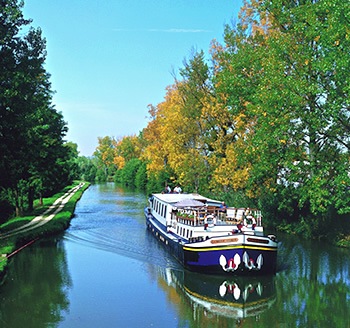 Barge vacations during autumn in France are a treat