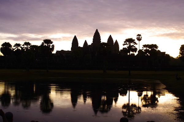  Angor Wat at sunrise