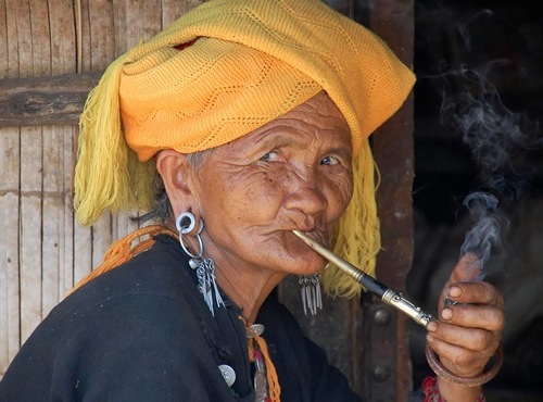 Wa woman smoking a pipe