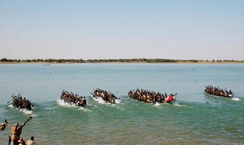 Boat race on the Niger