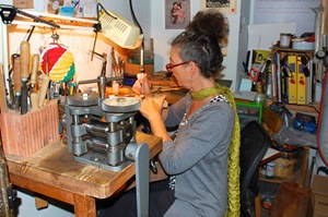  jewelry sculptor Catherine Gielis at work in her taller