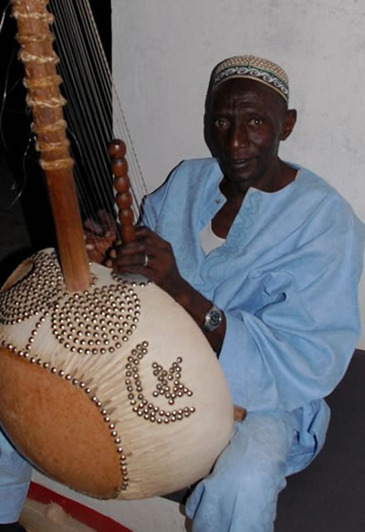 Basuru Jobarteh playing the Kora