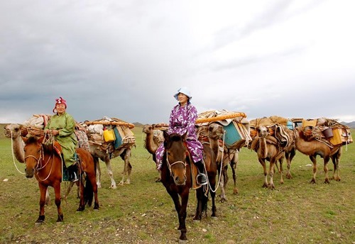 Mongolian women nomads