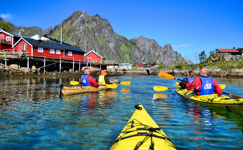 Svolvær Kayaking with XXLofoten