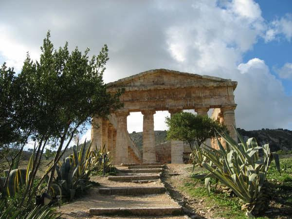 Segesta temple.
