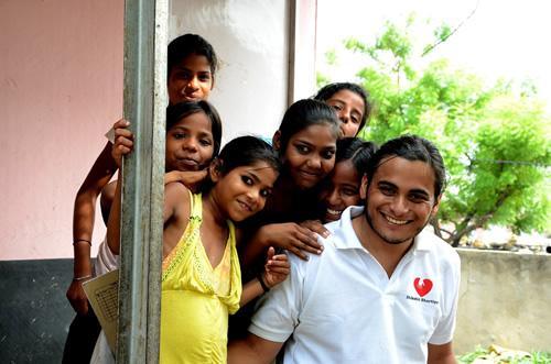 India children volunteer