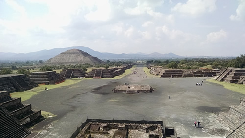 Travel in Mexico to the Teotihuacan temple