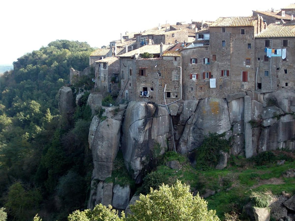 The fortress of Vitorchiano with writers' retreat