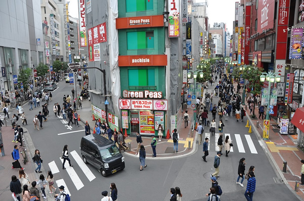 A street scene in Tokyo: Working in Japan