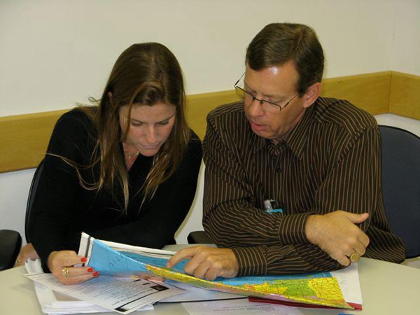 John teaching Camilla English in Brazil