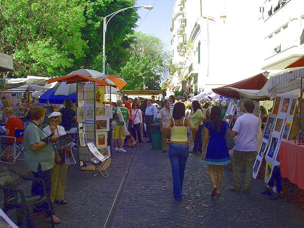 A market scene to where people live or work in Buenos Aires.