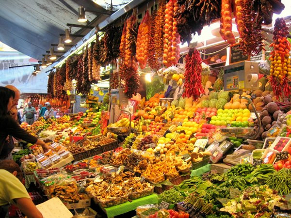 As an au pair you can shop at a market in Barcelona