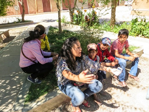 Volunteers working with rural children in Bolivia