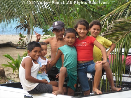 Volunteer work with children in Honduras