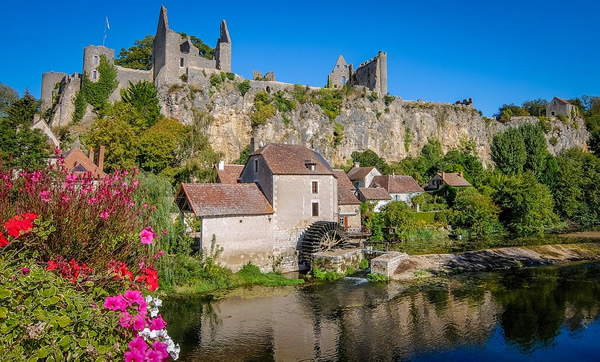 Volunteer in France restoring a castle
