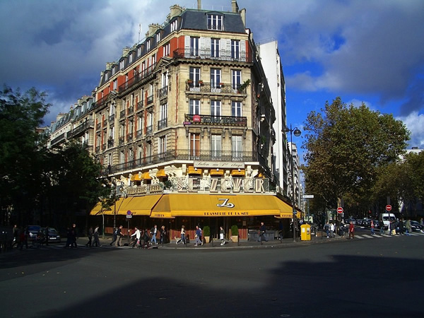 Quite neighborhood in Paris to study French