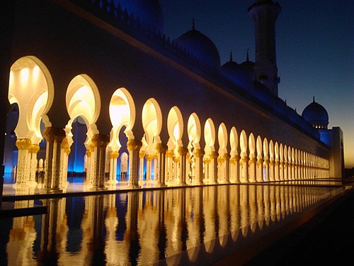 Sheik Zayed Grand Mosque in Abu Dhabi, United Arab Emirates.