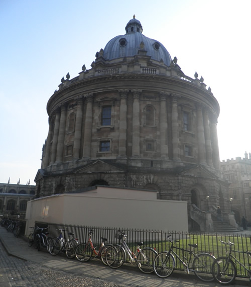 Oxford Radcliffe Camera building with bikes parked around it.