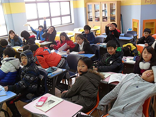 Korean elementaly schools students in class. 